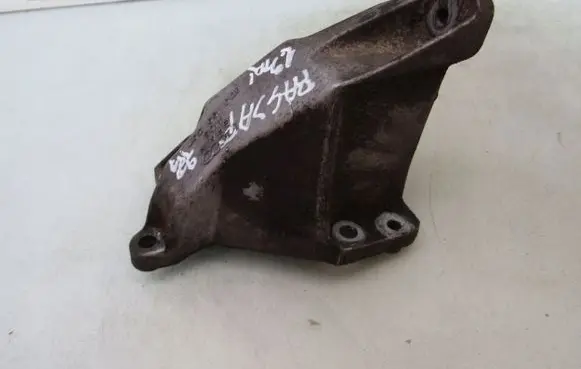 Volkswagen PASSAT B5 Engine mounting bracket 8D0199307L