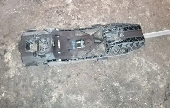 Rear door exterior handle/bracket