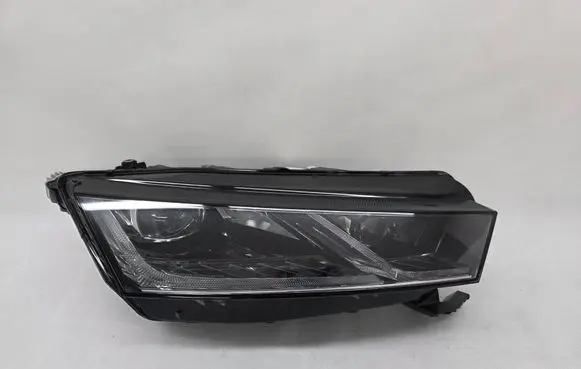 Skoda Octavia Mk4 Headlight/headlamp 5E4941016B SP5E4941016B