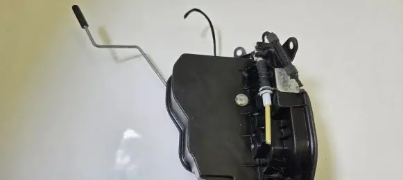 BMW X3 F25 Front door lock 7318424
