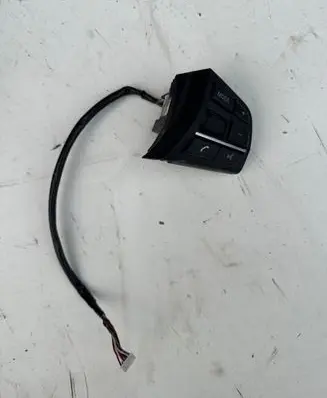 Steering wheel buttons/switches