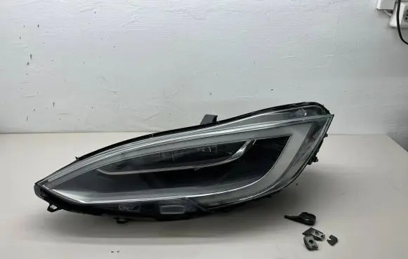 Tesla Model S Headlight/headlamp 105357400E 056824 002020381900001