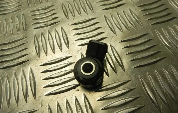 Mercedes-Benz C AMG W205 Detonation knock sensor A2709050900 X2078