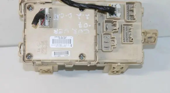 Toyota Corolla Verso E121 Fuse module 892210F020