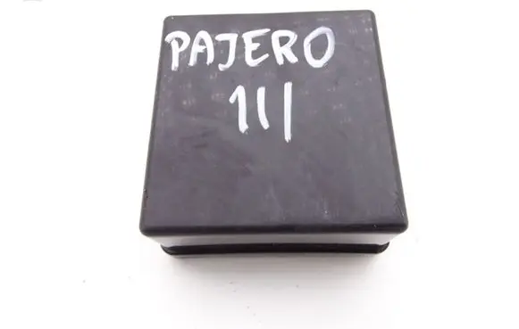Mitsubishi Pajero Fuse box cover MR482589