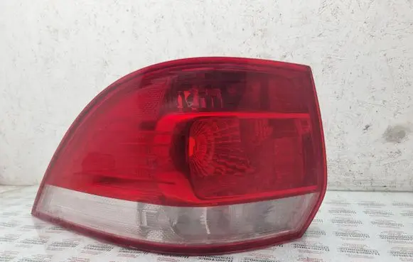 Volkswagen Golf V Rear/tail lights 1K9945095A