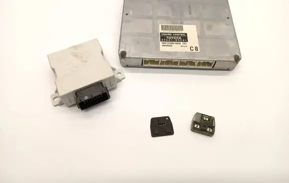 Toyota Avensis T250 Engine ECU kit and lock set 8966105C81 MB1758009420