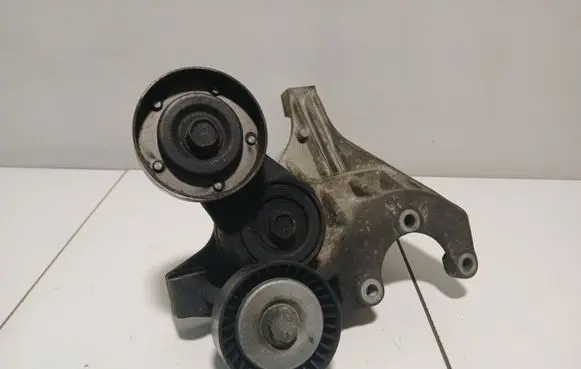 Chrysler Grand Voyager V Power steering pump mounting bracket 90513157F