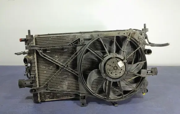 Opel Zafira B Coolant radiator
