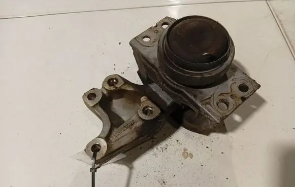 Citroen C4 Grand Picasso Engine mount bracket 96818555180