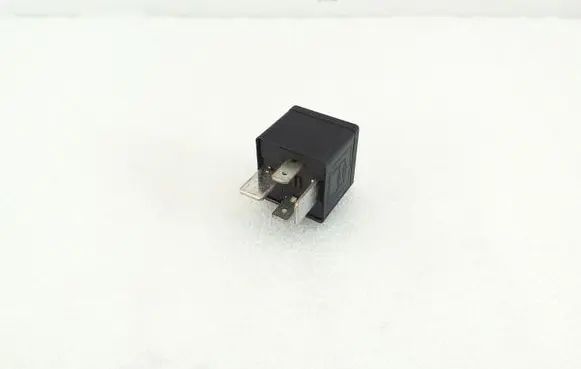 Volkswagen Touareg I Other relay 7M0951253A