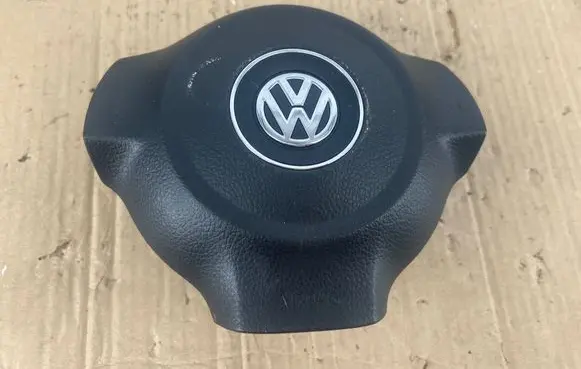Volkswagen Jetta VI Steering wheel airbag 1KM880201E 001PQT0BD000 34079778HA3