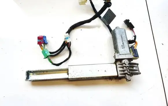 BMW 7 E65 E66 Seat adjustment motor 0390201952 0095878