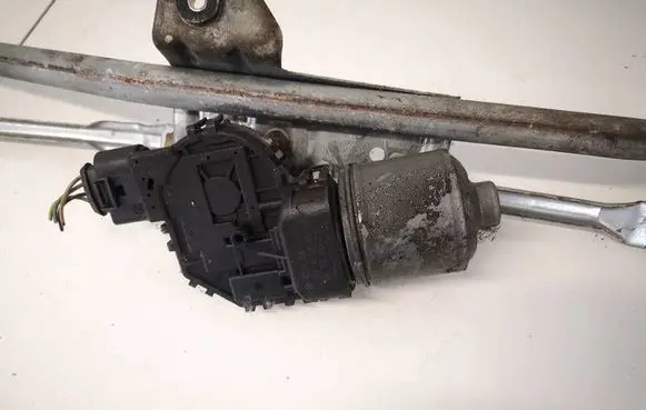 Volkswagen PASSAT B5.5 Wiper motor 0390241505