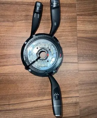 Wiper turn signal indicator stalk/switch