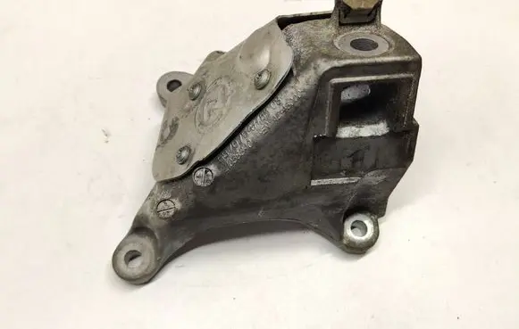 BMW 5 G30 G31 G38 Engine mounting bracket 6870754 21038310 2103837
