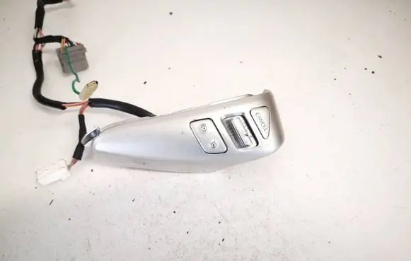 Steering wheel buttons/switches