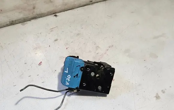 Volvo V70 Front door lock 30699746