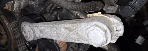 Citroen DS3 Generator/alternator belt tensioner 