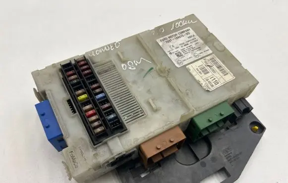 Ford Mondeo MK IV Fuse module 7G9T14A073DD LTQF01125TP 28130621