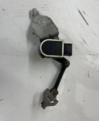 Mercedes-Benz C AMG W205 Air suspension front height level sensor A2059057001
