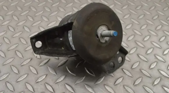 Hyundai Tucson TL Engine mount bracket