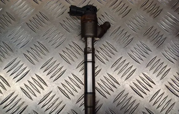 Fuel injector