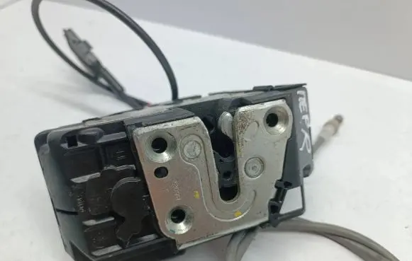 Nissan Note (E11) Front door lock 2209H