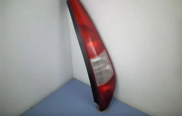 Ford Mondeo Mk III Rear/tail lights 1S7113404C