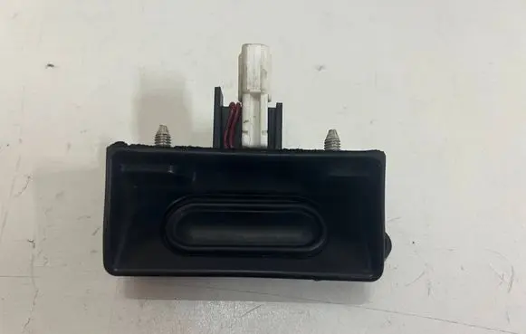Honda HR-V Tailgate/boot open switch button 