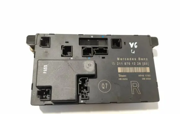 Mercedes-Benz E W211 Door control unit/module 2118701226 00401702
