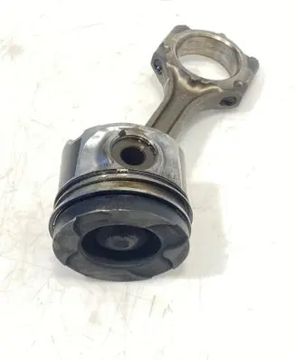 Toyota Avensis T250 Piston with connecting rod 86L78