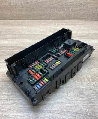 BMW 5 F10 F11 Fuse module 9252815 925281501 Used