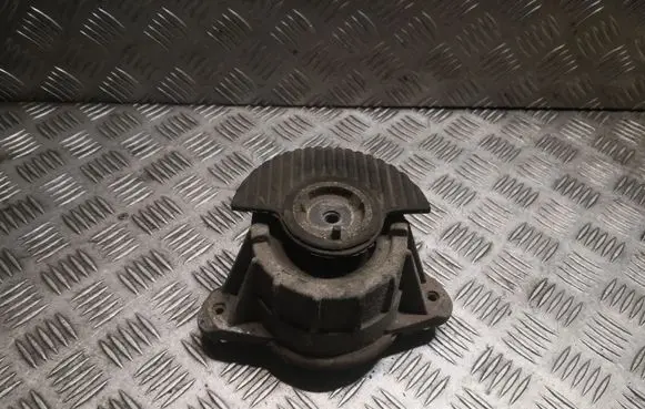 Engine mount bracket
