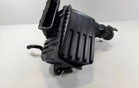 Volkswagen Tiguan Air filter box 5QF129607D