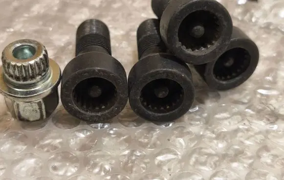 BMW X5 G05 Anti-theft wheel nuts and lock 