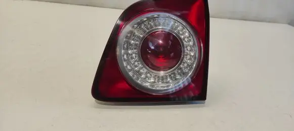 Volkswagen Golf Plus Tailgate rear/tail lights 5M0945093L 8903359