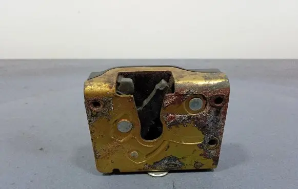 Mazda Tribute Tailgate/trunk/boot lock/catch/latch YL84-7843102-AA