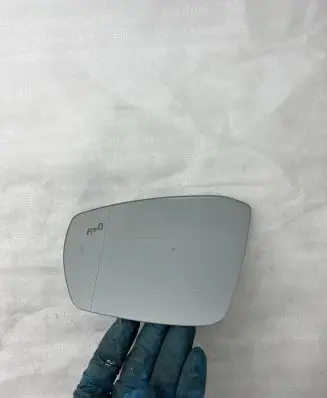 Volkswagen T-Roc Wing mirror glass 