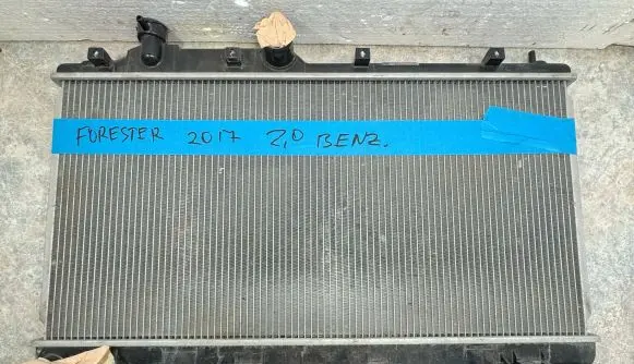 Subaru Forester SJ Coolant radiator 45111SG000 PL092885