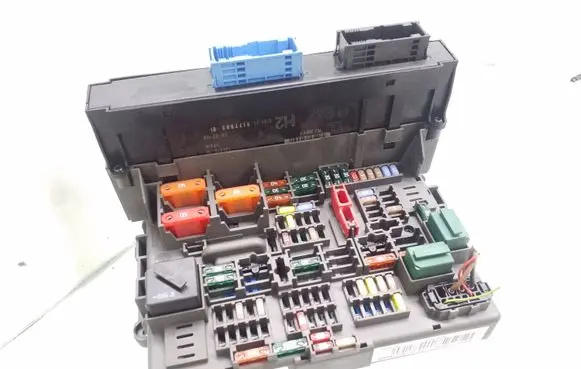 BMW 1 E81 E87 Fuse module 9119446 9177983