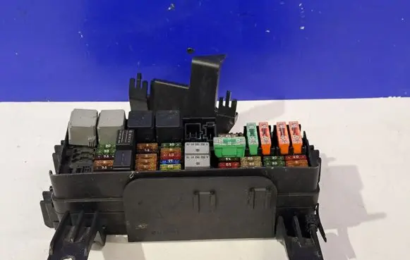 Mercedes-Benz ML W164 Fuse module A1645403372