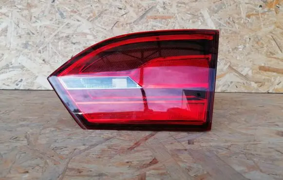 Volkswagen Jetta VI Tailgate rear/tail lights 5C6945094