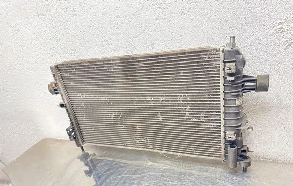 Opel Astra H Coolant radiator 13128801 1718B 8135