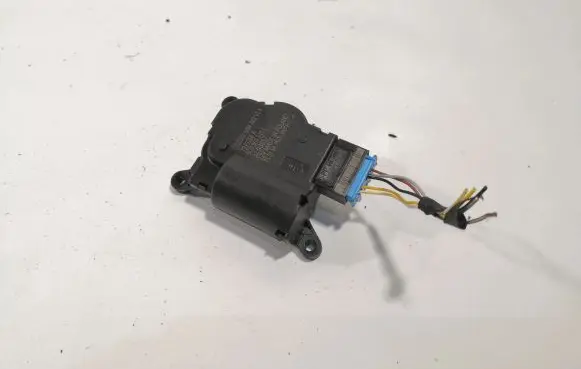 Volkswagen PASSAT B7 Air flap motor/actuator T915266A 5Q0907511L