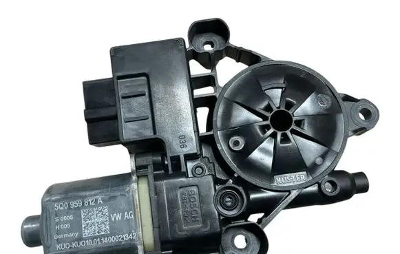 Skoda Octavia Mk3 (5E) Rear door window regulator motor 5Q0959812A 0130822724
