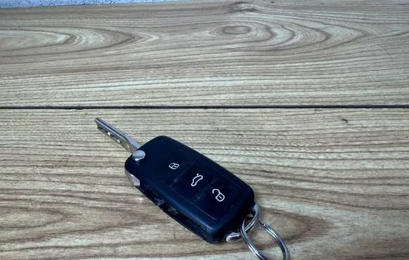 Volkswagen Golf VI Ignition key/card 5K0837202AD 5FA01018002 2011DJ3211
