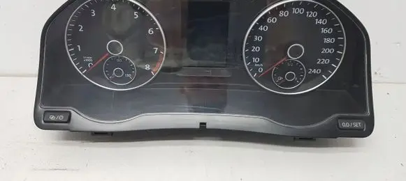 Volkswagen Golf Plus Speedometer (instrument cluster) 5M0920873