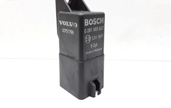 Volvo V70 Glow plug pre-heat relay 30751798 0281003037