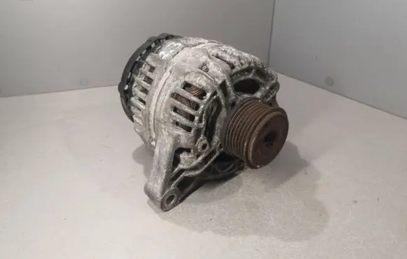 Volkswagen PASSAT B5 Generator/alternator 071903016C